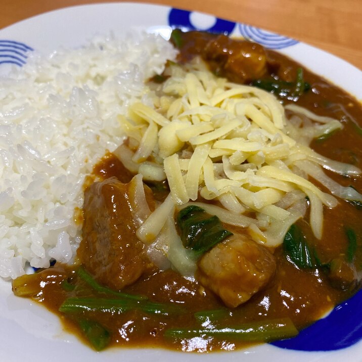 お肉ごろごろ☆ほうれん草とチーズのカレー